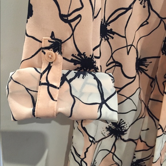 Banana republic floral blouse size xxs - Picture 5 of 7